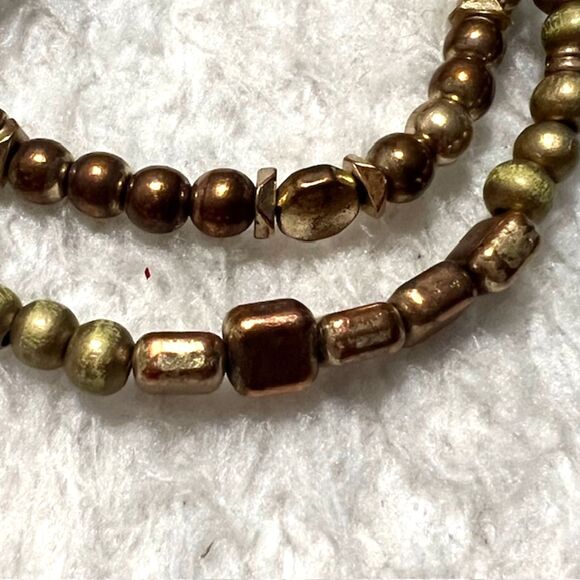 Lot of 2 Gold And Copper Tone Beaded Elastic Bracelets - Picture 6 of 7